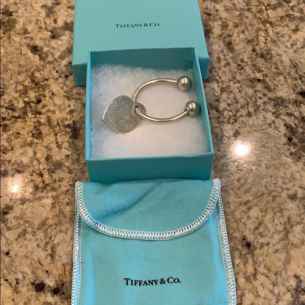 Return to Tiffany &Co. heart key tag